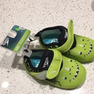 S 5-6 SPEEDO water shoe beach lake river feet safety pre-school age children NEW